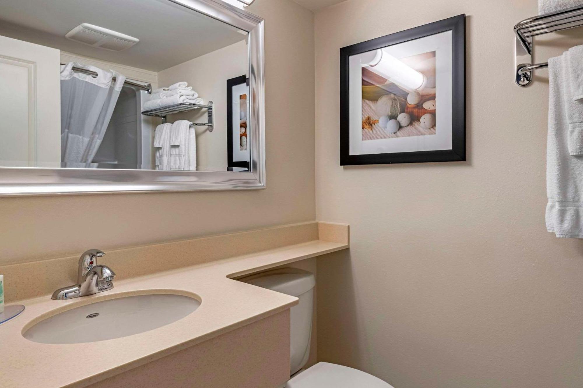 Quality Inn & Suites Quispamsis Rothesay Exteriör bild