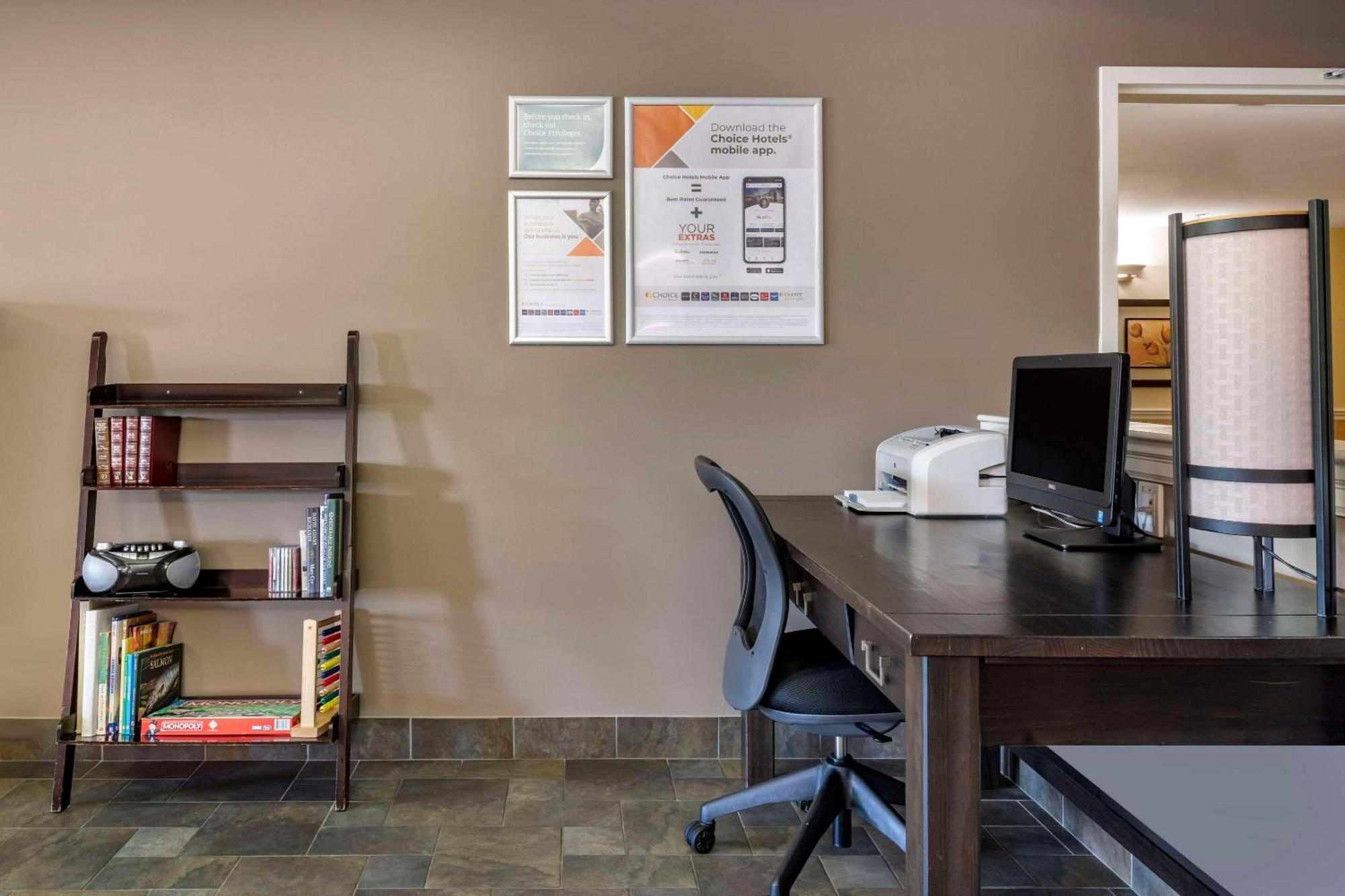 Quality Inn & Suites Quispamsis Rothesay Exteriör bild