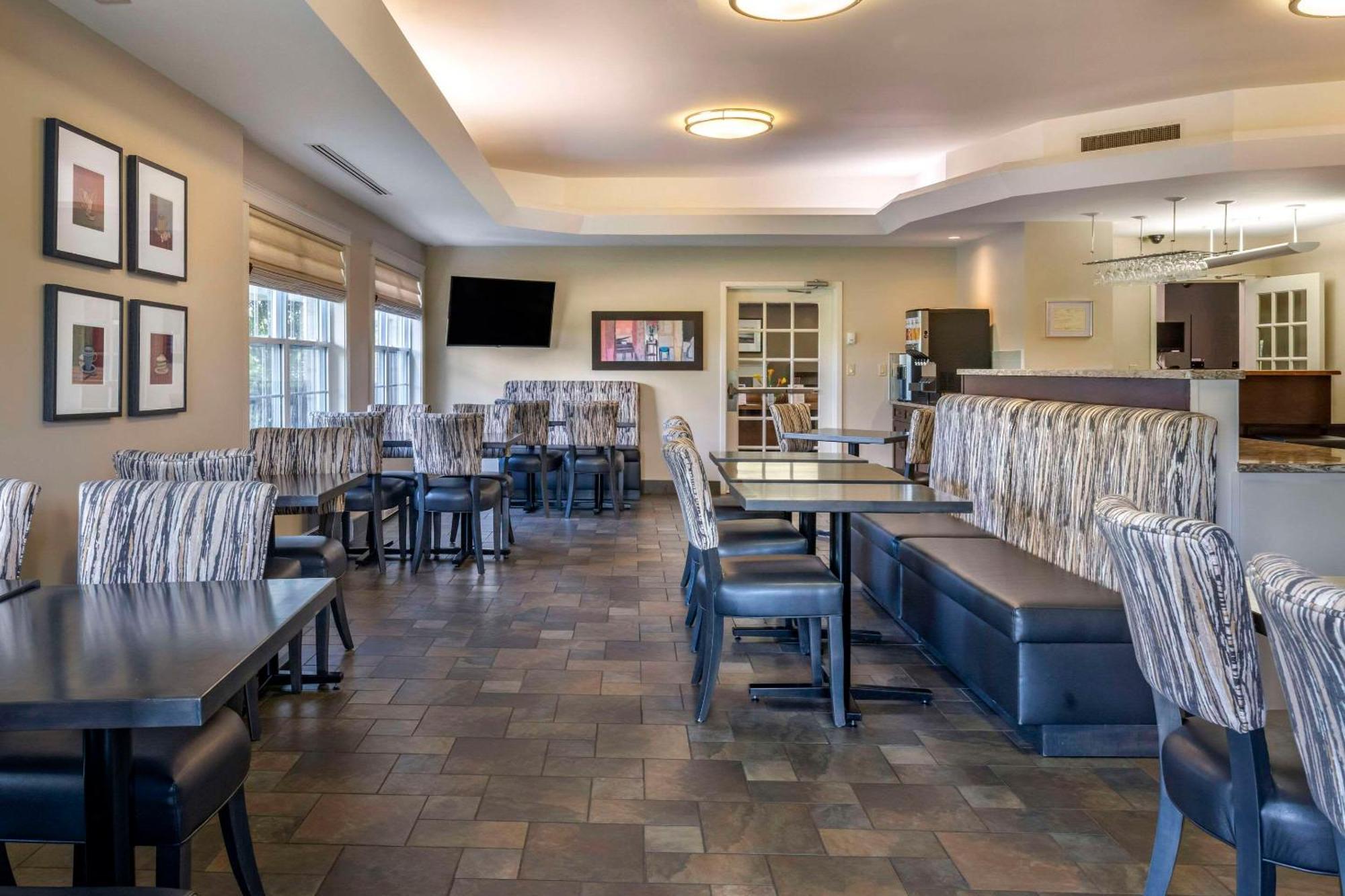 Quality Inn & Suites Quispamsis Rothesay Exteriör bild