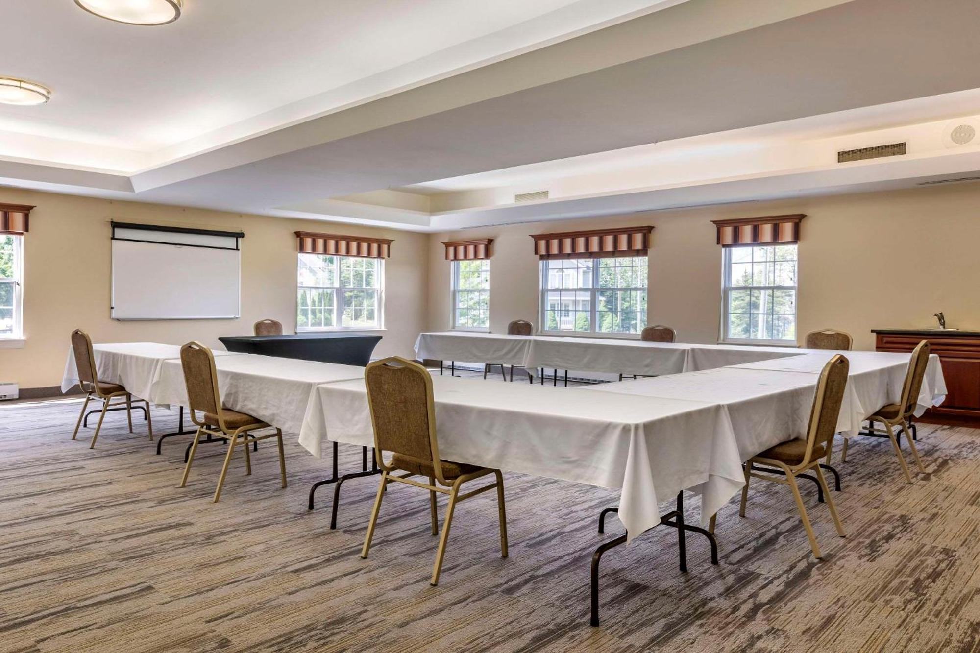 Quality Inn & Suites Quispamsis Rothesay Exteriör bild