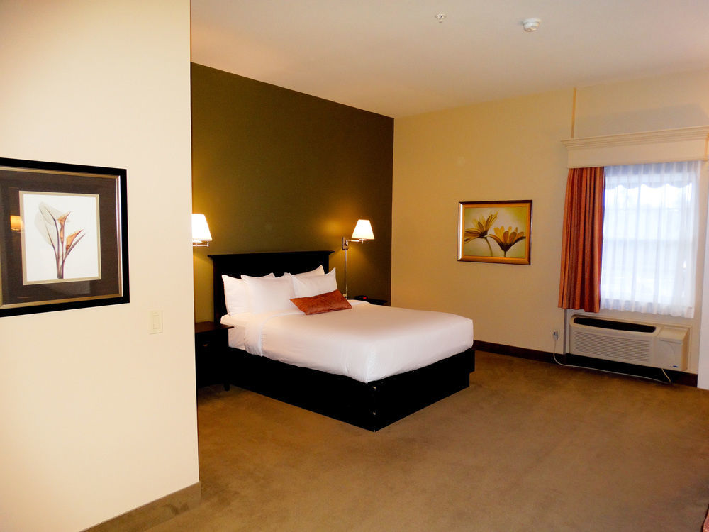 Quality Inn & Suites Quispamsis Rothesay Exteriör bild